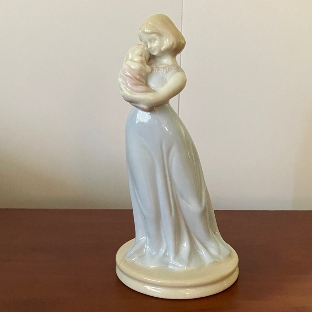 Russ Mother and Child Figurine
